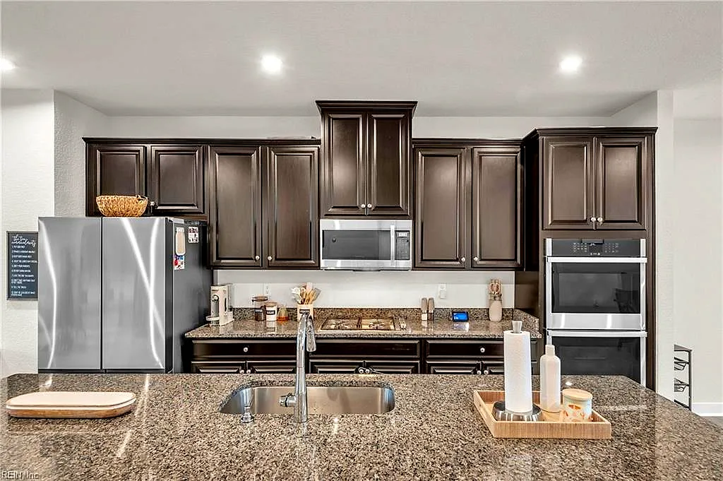 904 Stern WAY, CHESAPEAKE VA 23323