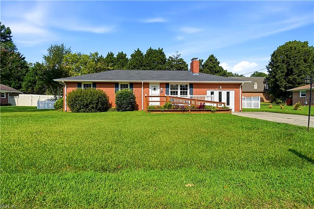 106 Crandol DR, YORKTOWN VA 23693