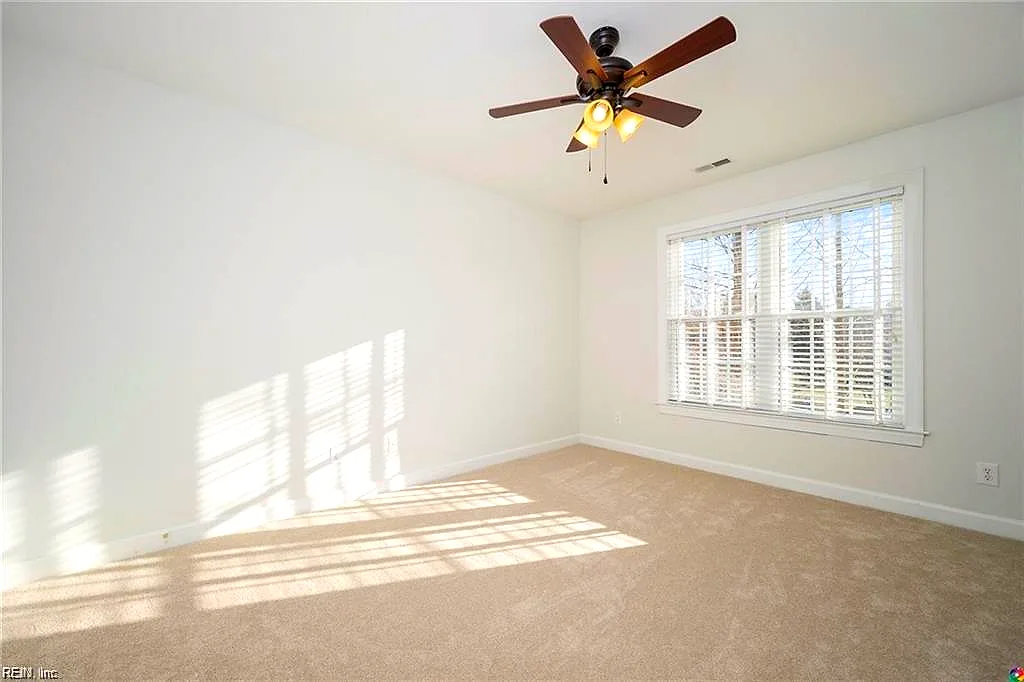 106 Fisher Ct, Seaford — photo