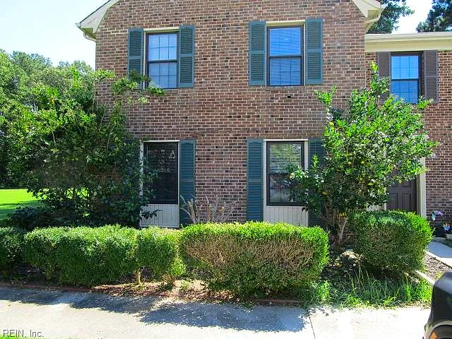 304 Circuit LN, NEWPORT NEWS VA 23608