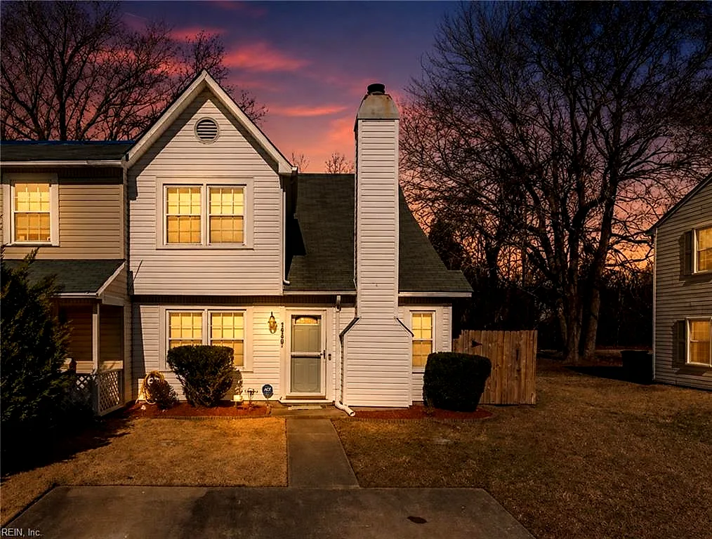 1940 Woodgate Arch #A, Chesapeake — photo