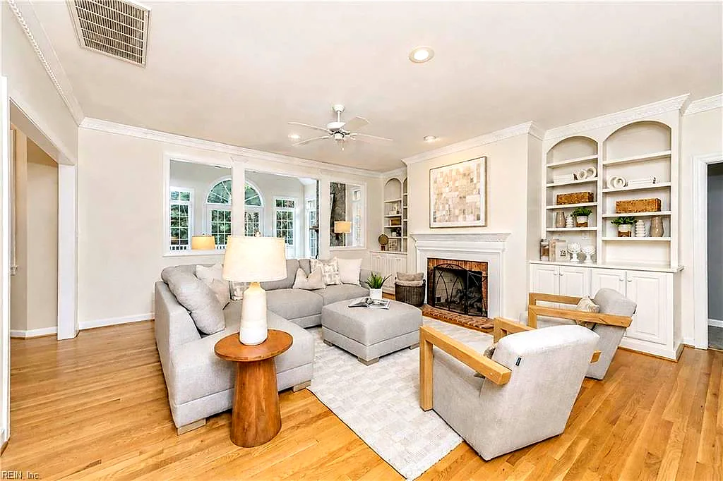 105 Stratton, Williamsburg — photo