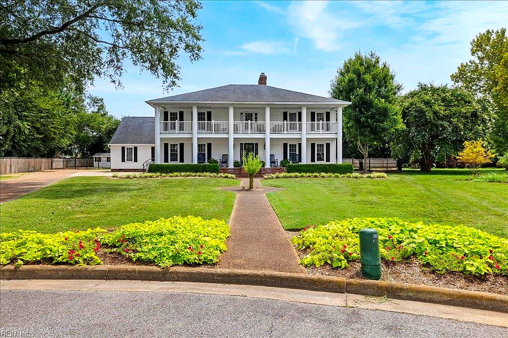 1904 Thomas Bishop CT, VIRGINIA BEACH VA 23454