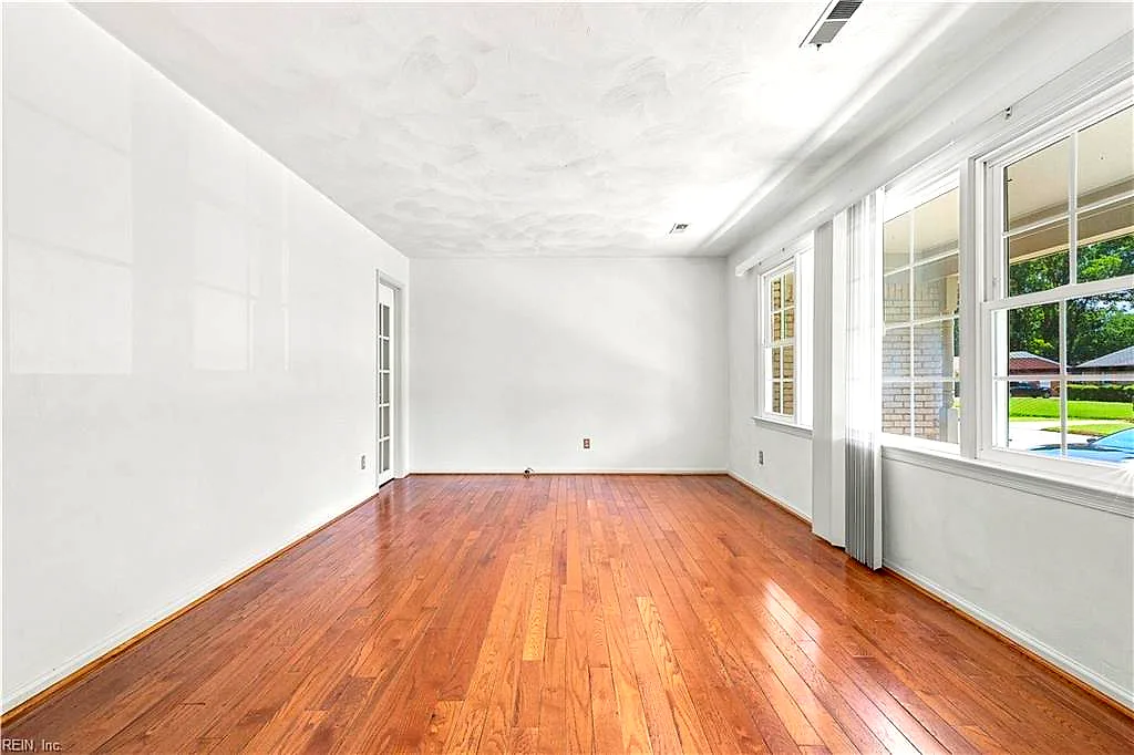 4116 Meadowview Rd, Portsmouth — photo