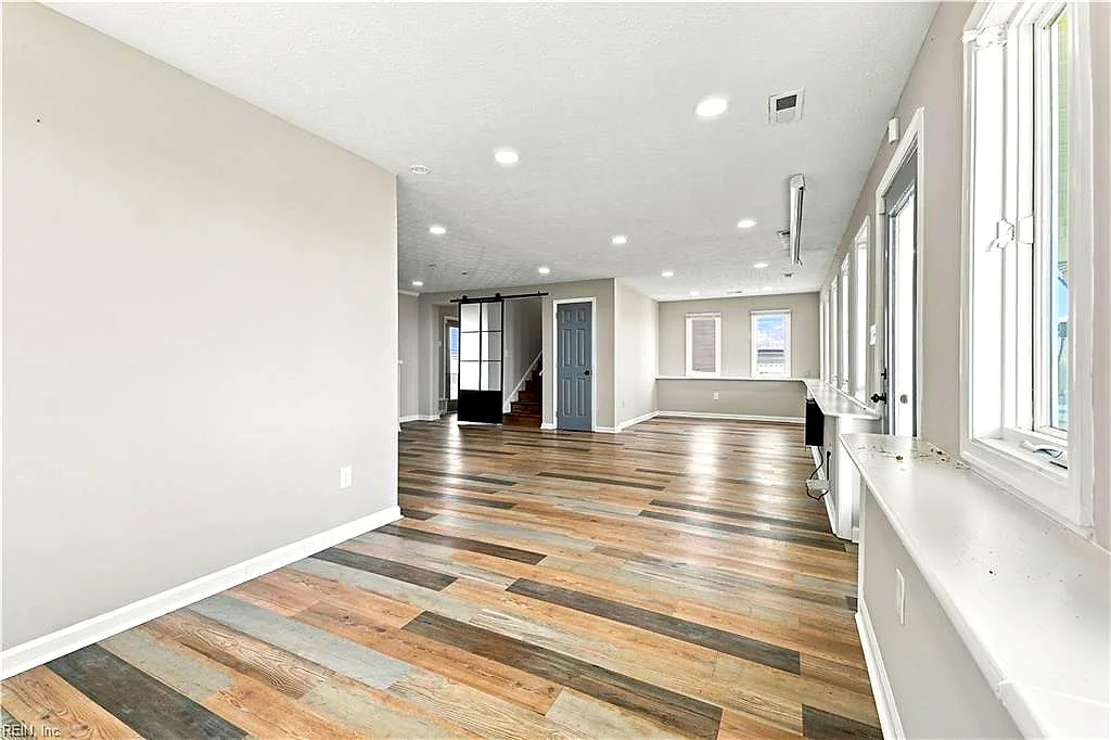106 Lighthouse Dr, Hampton — photo