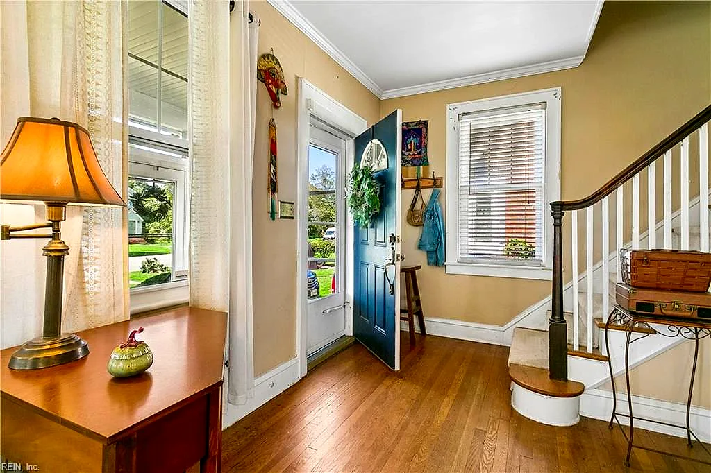 44 Cherry Ave, Hampton — photo