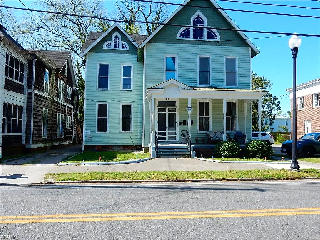 219 Bank St #4, Suffolk — photo