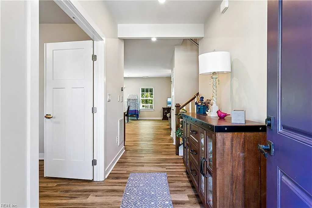 114 Silverlake Rn, Yorktown — photo