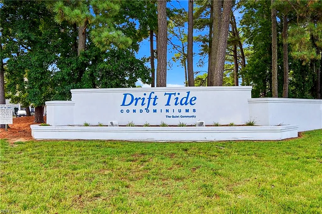 1004 Pebblewood DR, VIRGINIA BEACH VA 23464