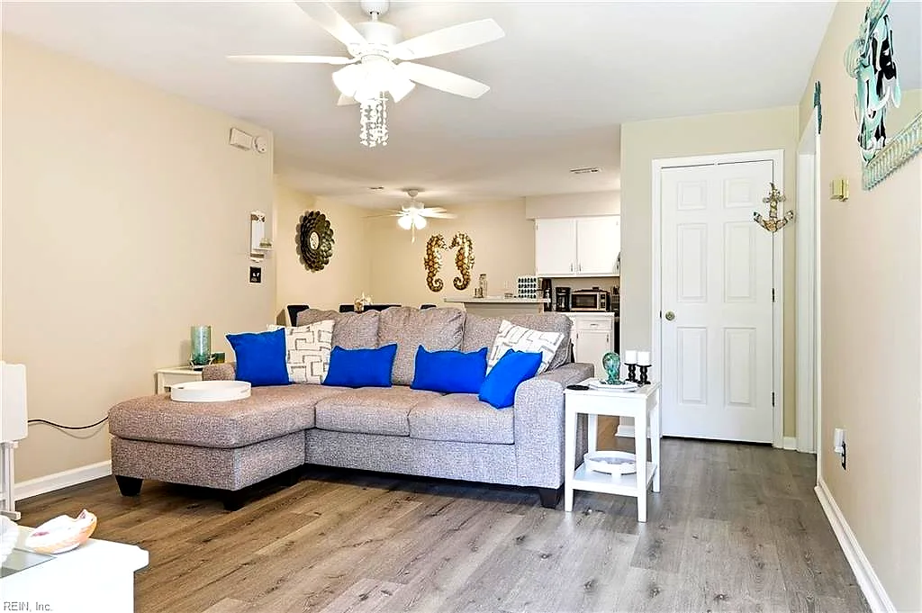 1004 Pebblewood Dr, Virginia Beach — photo