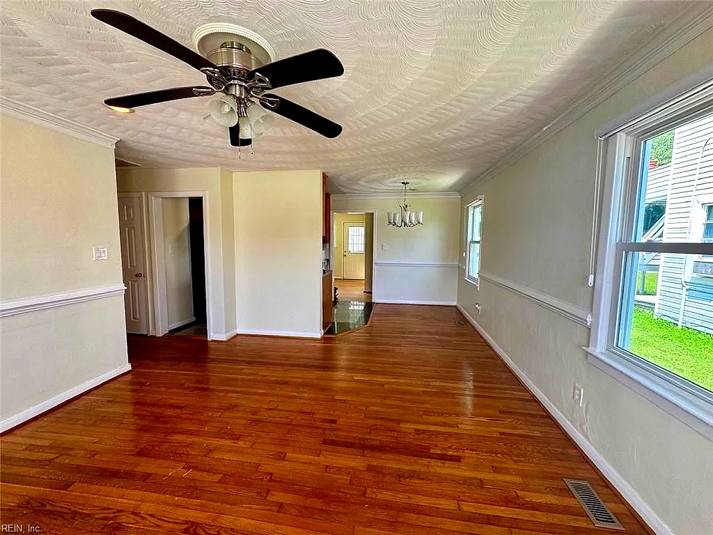 3717 Victoria Blvd, Hampton — photo