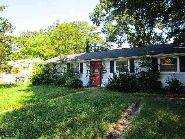 2011 Seward DR, HAMPTON VA 23663