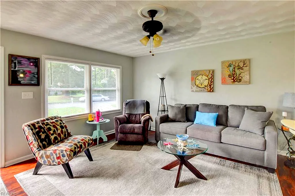 8 Raymond Ct, Portsmouth — photo