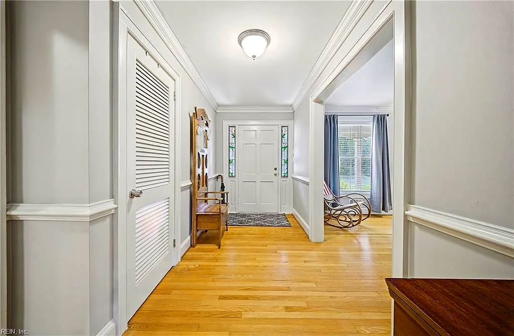 4348 Thoroughgood Dr, Virginia Beach — photo