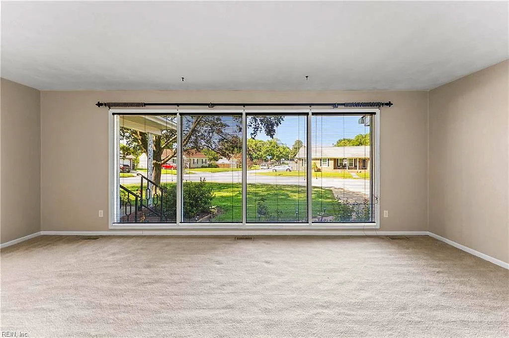 105 Kove Dr, Hampton — photo