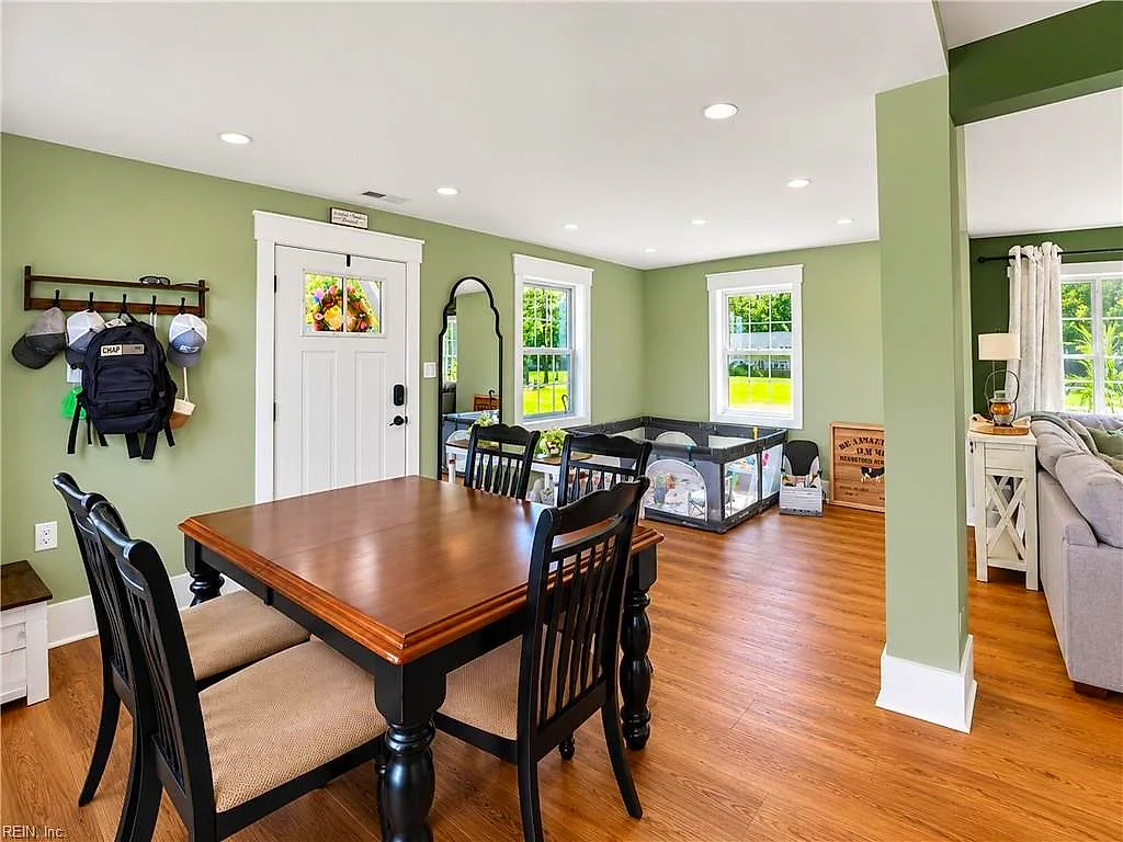 4651 Johns Point Rd, Gloucester — photo