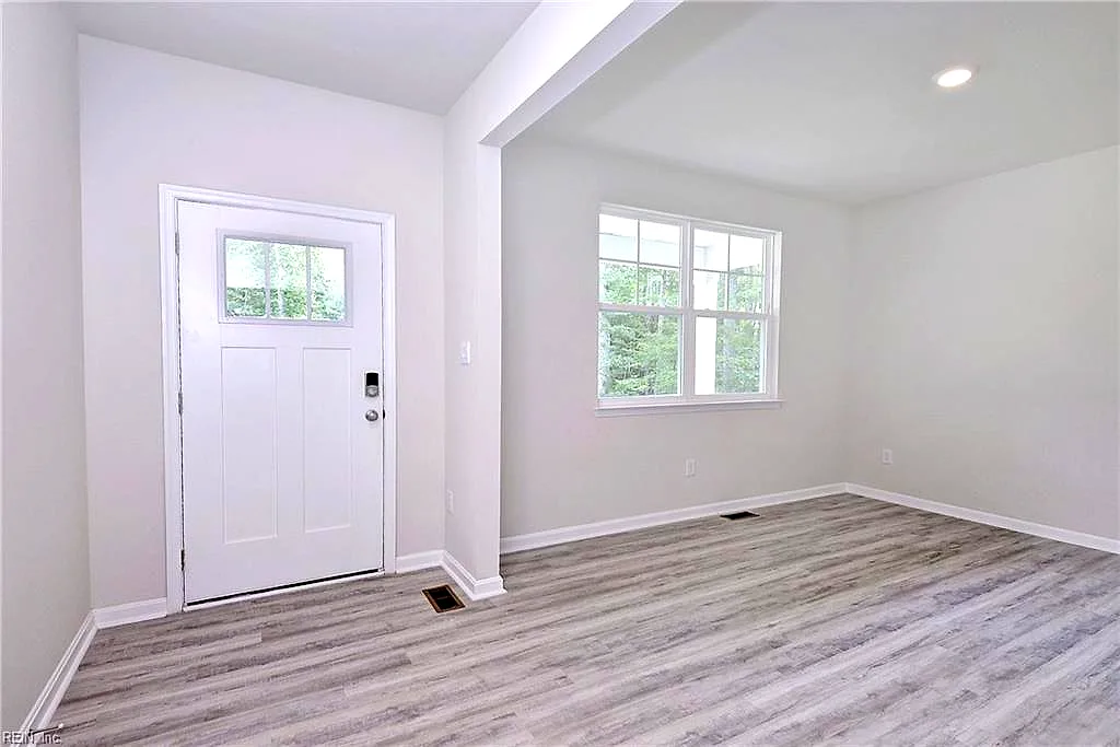 7602 Patriots Way, Gloucester — photo