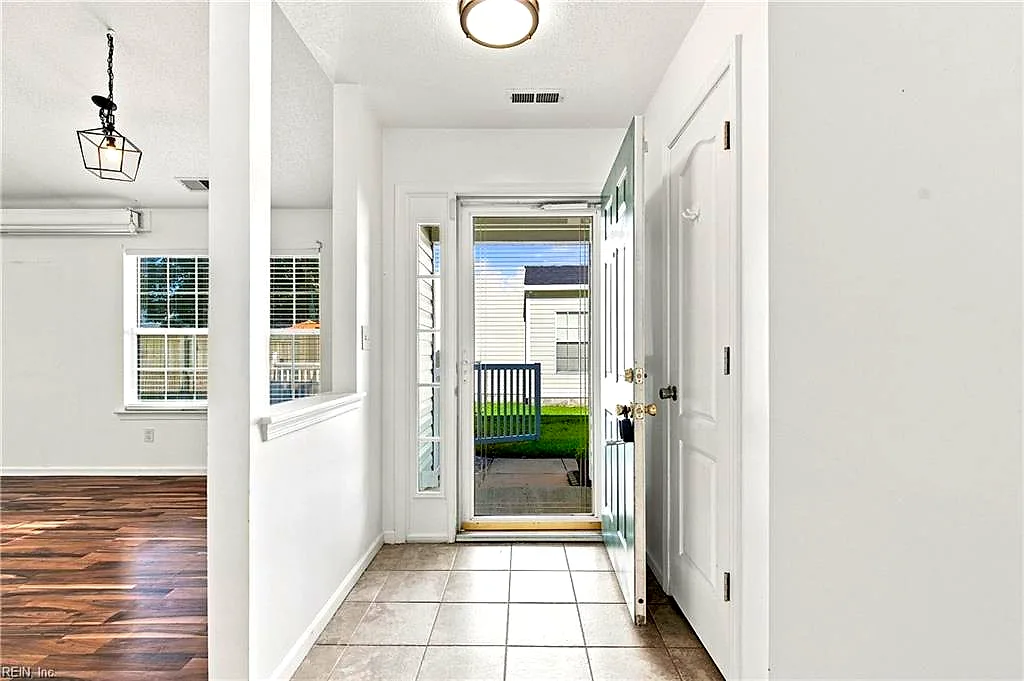 5053 Huntclub Chse, Suffolk — photo
