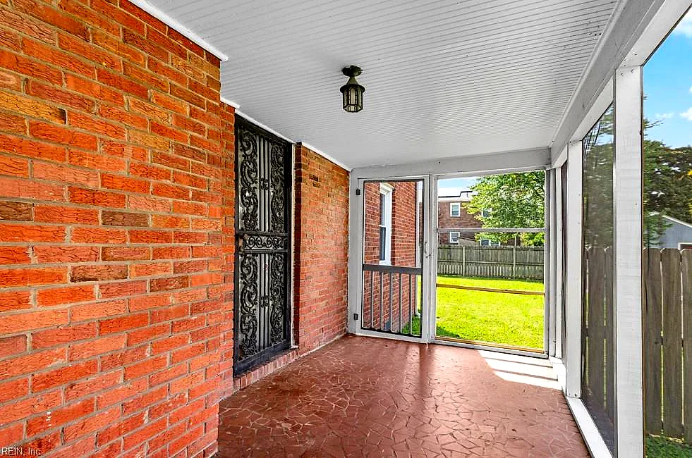 2415 Myrtle Ave, Norfolk — photo