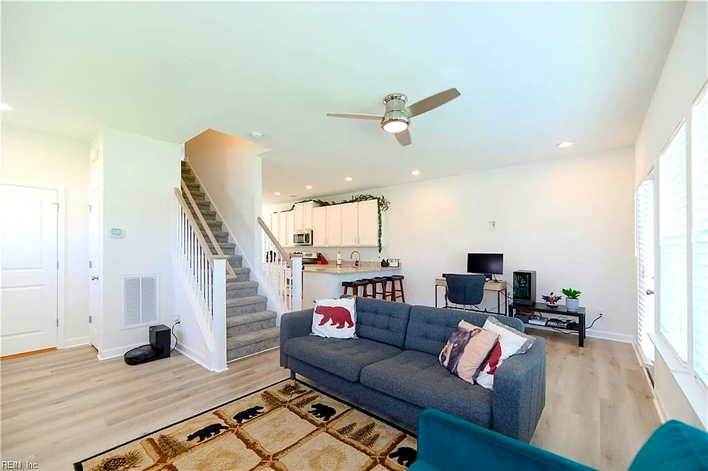 1000 Opal St #100, Suffolk — photo