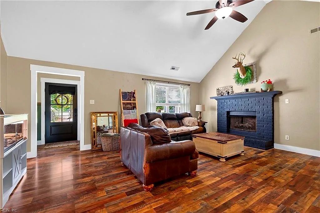 1333 Manning Rd, Suffolk — photo