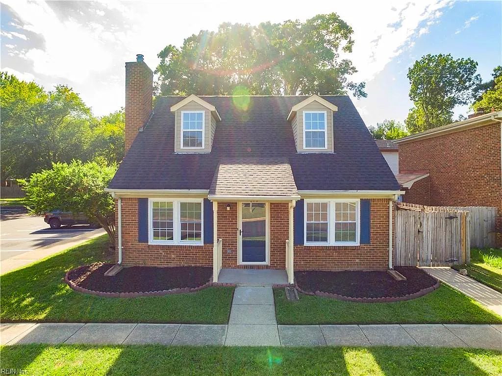 219 Loch CIR #Cir, HAMPTON VA 23669