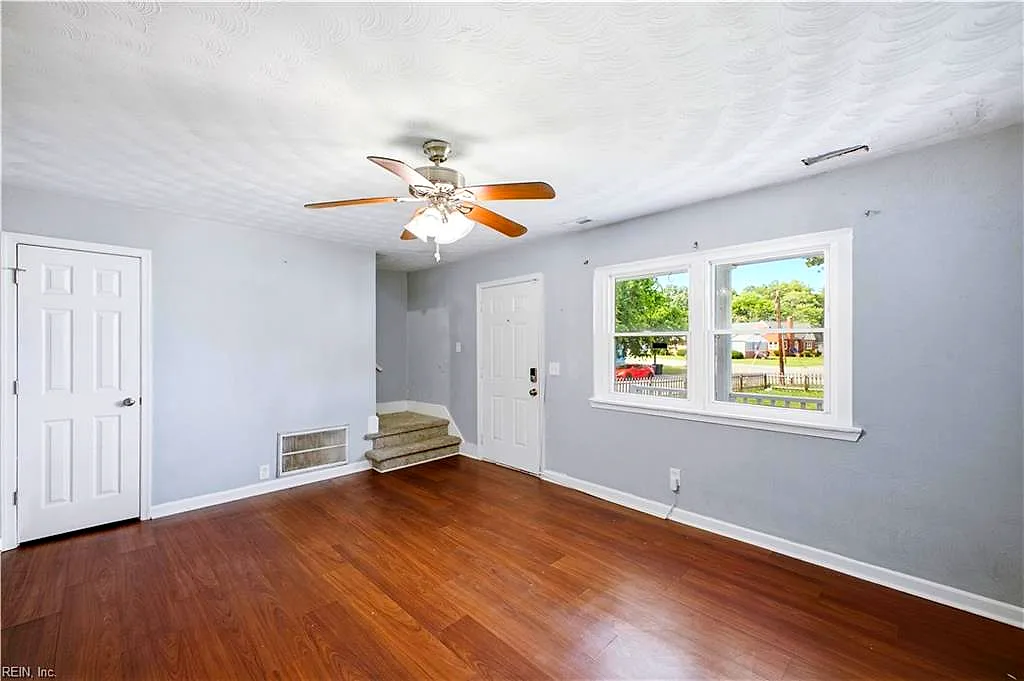 1902 Bay Ave, Hampton — photo