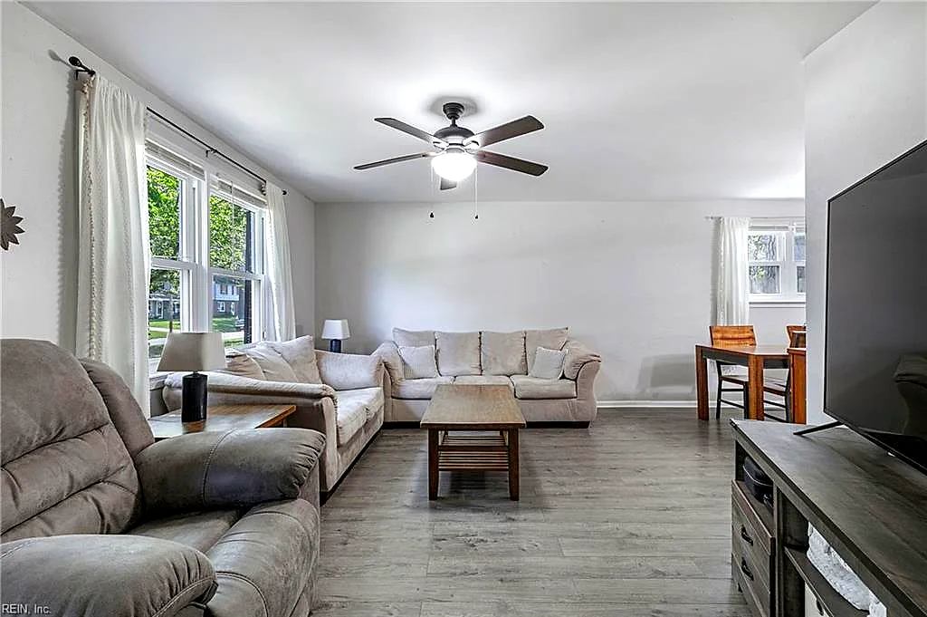 449 Dauphin Ln, Virginia Beach — photo
