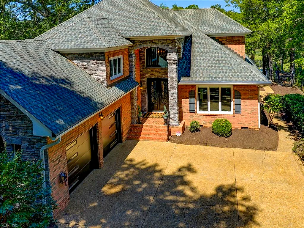 208 Mariners CIR, SMITHFIELD VA 23430