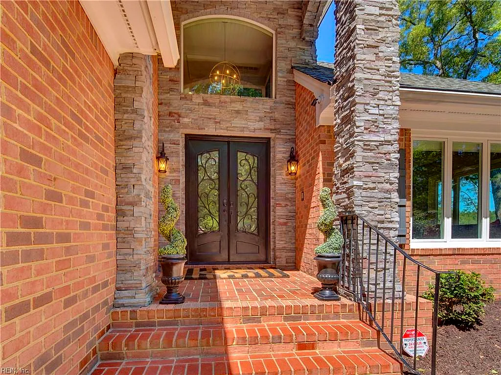 208 Mariners Cir, Smithfield — photo