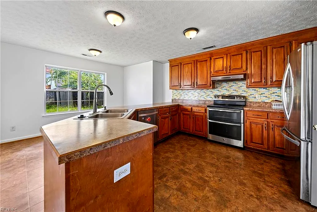 724 Kings Ridge Dr, Newport News — photo