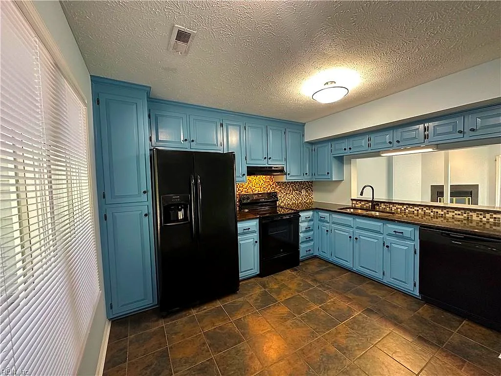 105 Scotts Pt #3, Hampton — photo