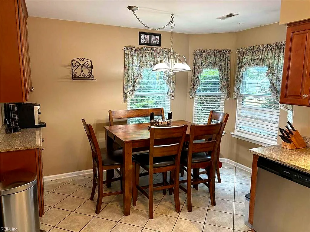 924 Whisper Hollow Dr, Chesapeake — photo