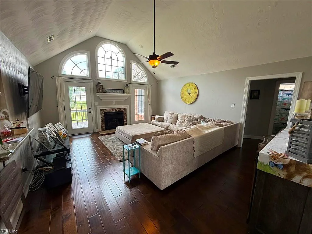 7003 Neal Ct, Suffolk — photo