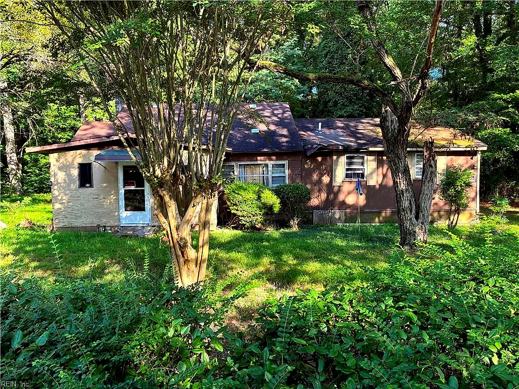 307 Church Rd RD, YORKTOWN VA 23690