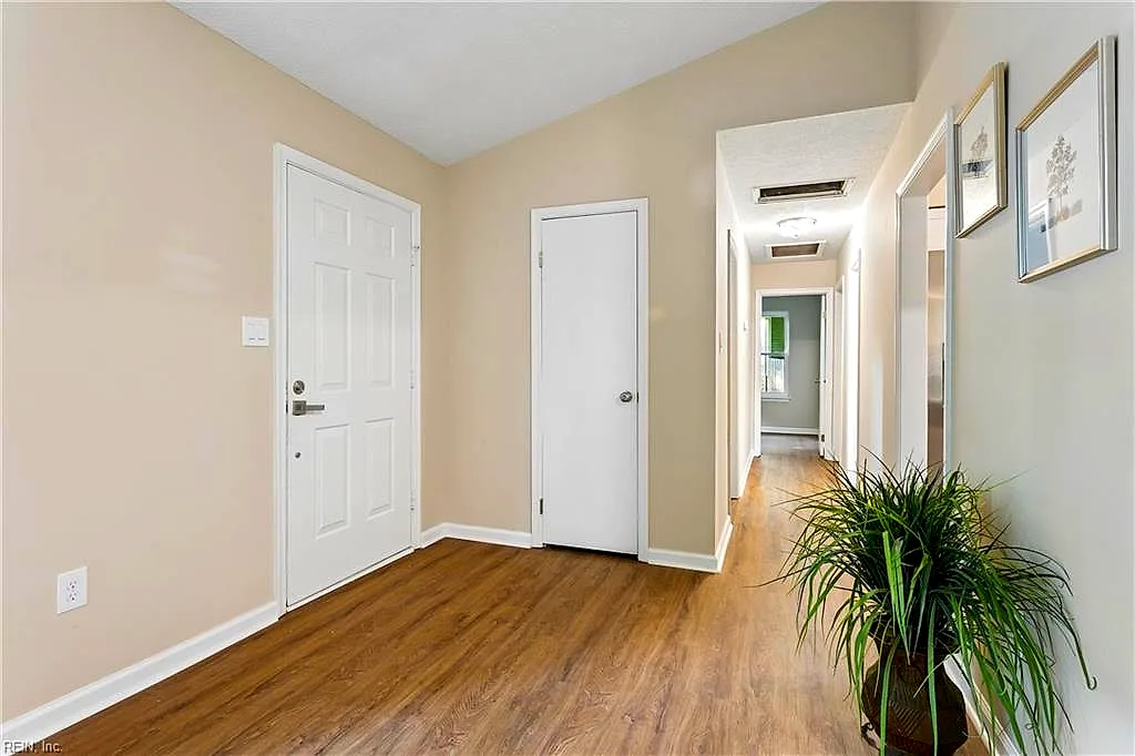 241 Batson Dr, Newport News — photo
