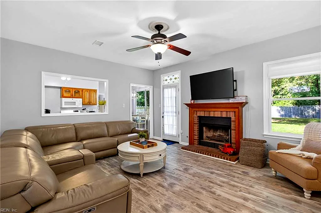 404 Creekwood Dr, Chesapeake — photo