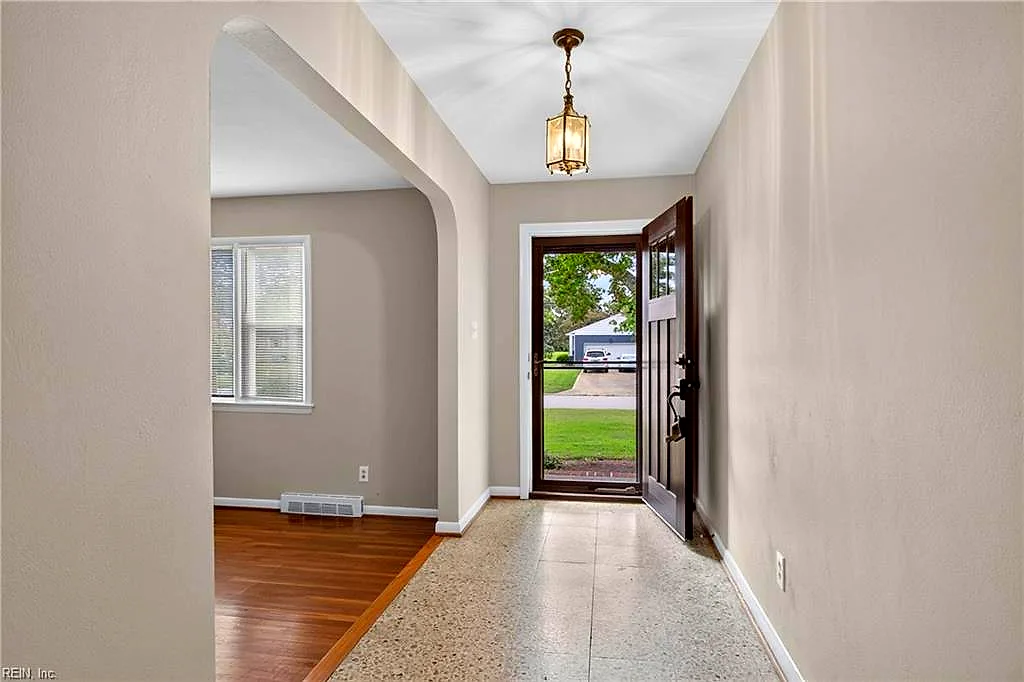 2436 Hood Dr, Virginia Beach — photo