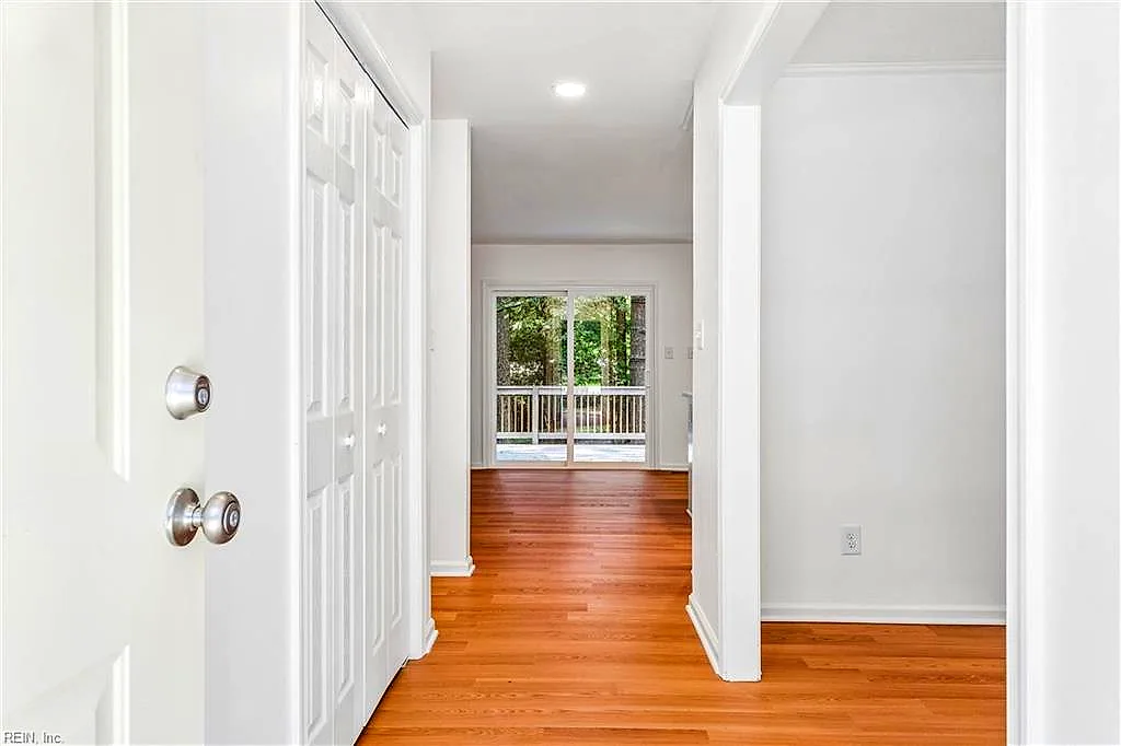 8 Frond Ct, Williamsburg — photo