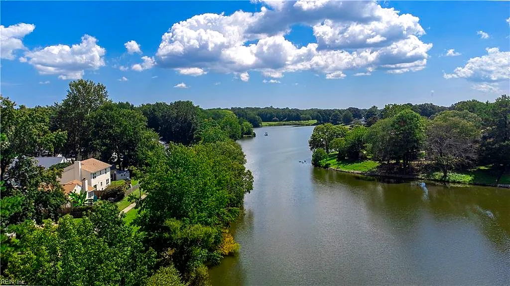 1629 Waterside Dr, Chesapeake — photo