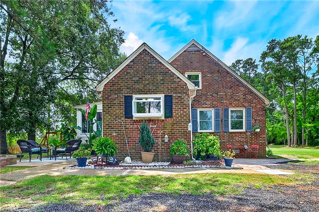 1008 Beach Rd, Hampton — photo