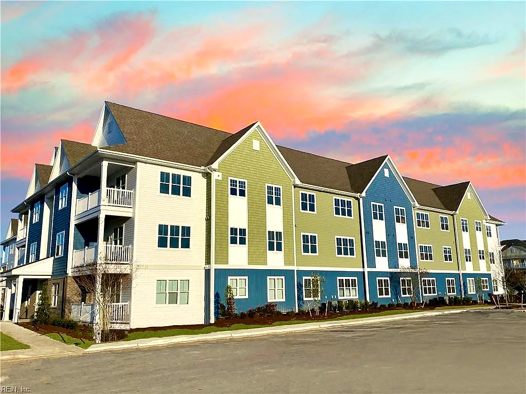 1725 Dromolin Drive #104, Virginia Beach — photo