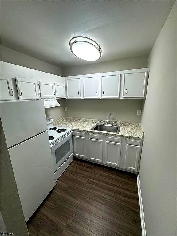 519 Ashlawn Dr #5, Norfolk — photo