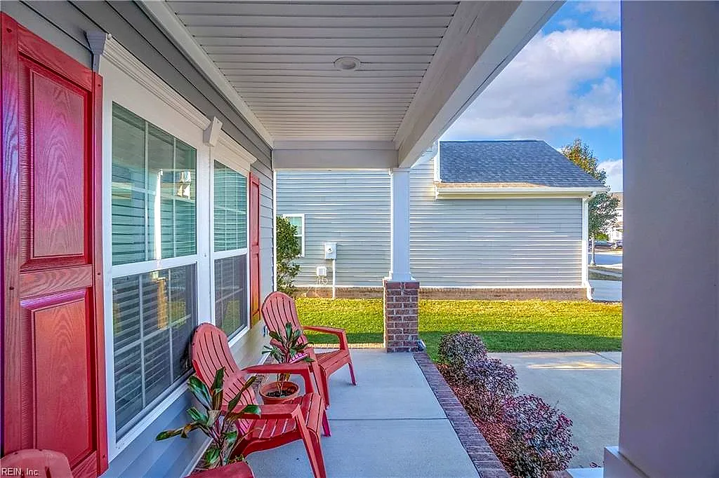 120 Meridian Pl Pl, Suffolk — photo