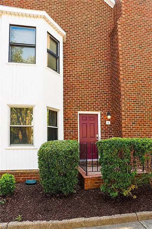 1 Academy LN, HAMPTON VA 23669