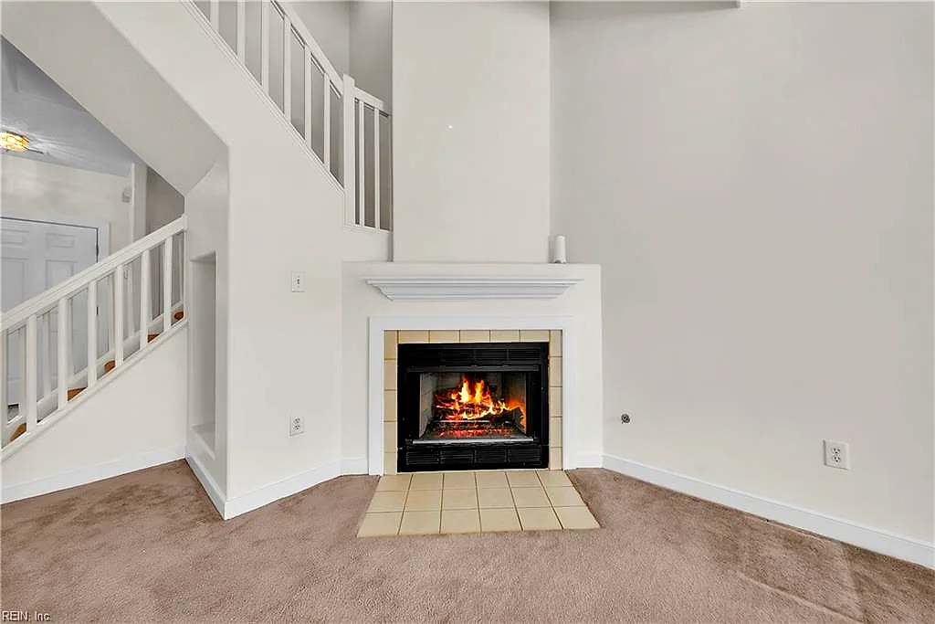 1039 Porte Harbour Arch, Hampton — photo
