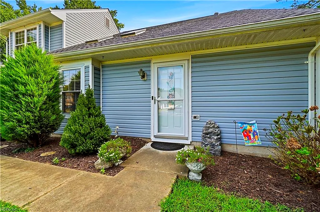 104 Springdale Way, Hampton — photo
