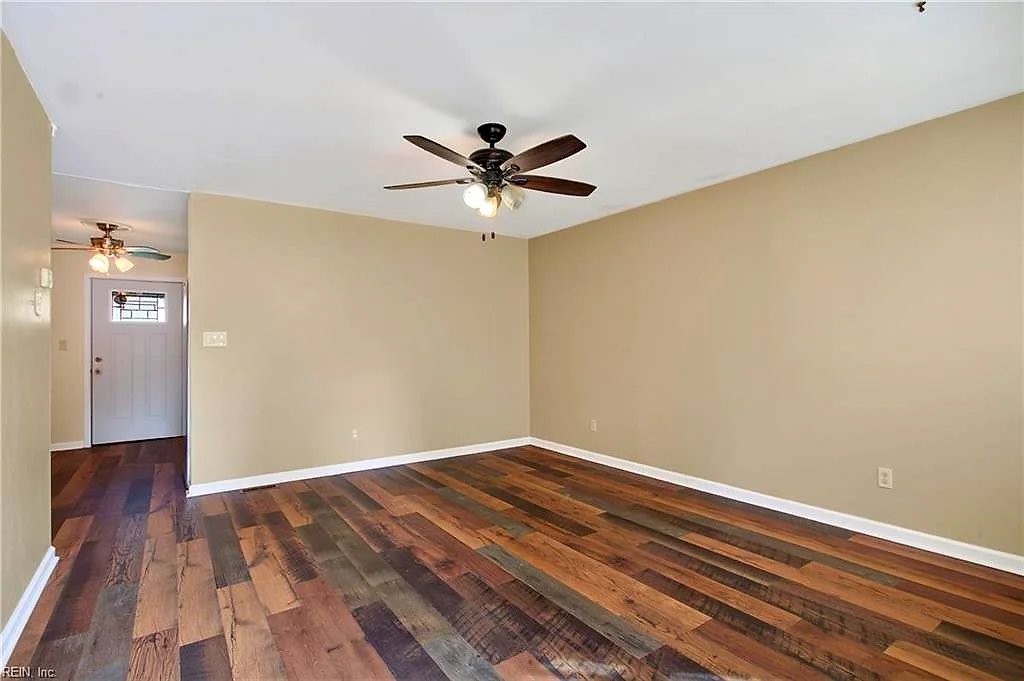 18 Haley Dr, Hampton — photo