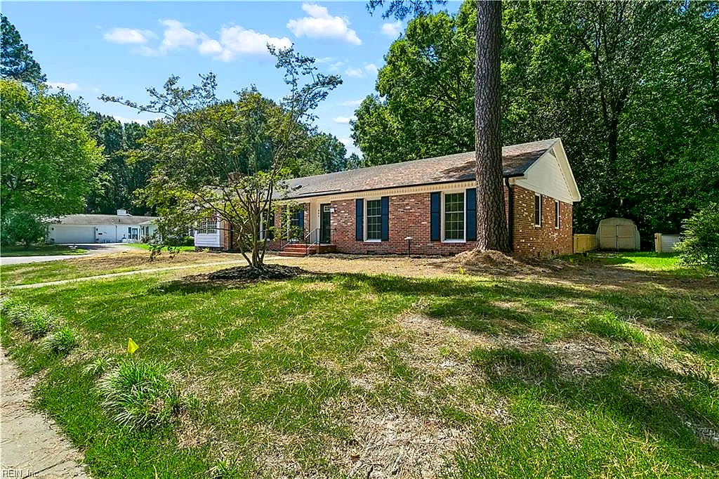 682 Village Green PW, NEWPORT NEWS VA 23602