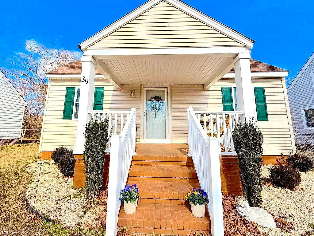 39 W Sunset RD, HAMPTON VA 23669